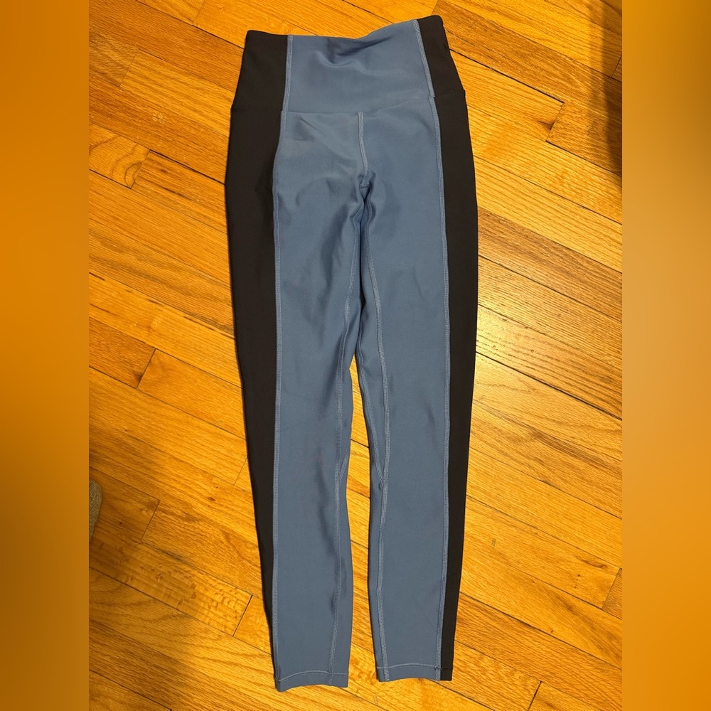 New w Tags Womens size XS Blue/Navy Legging Ultra High Rise 7/8 Length